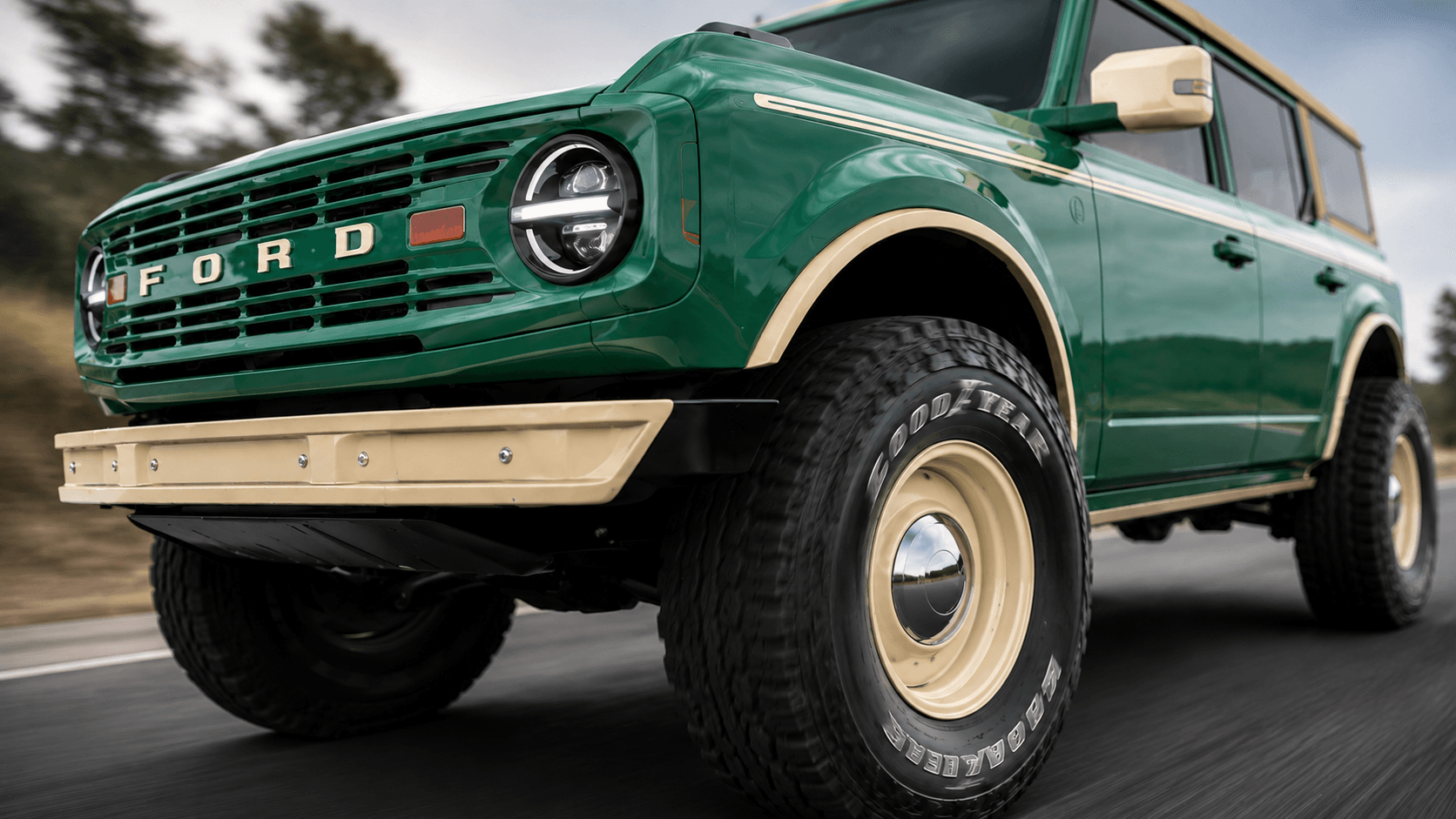 Ford Bronco exterior configuration with accessory package fitted